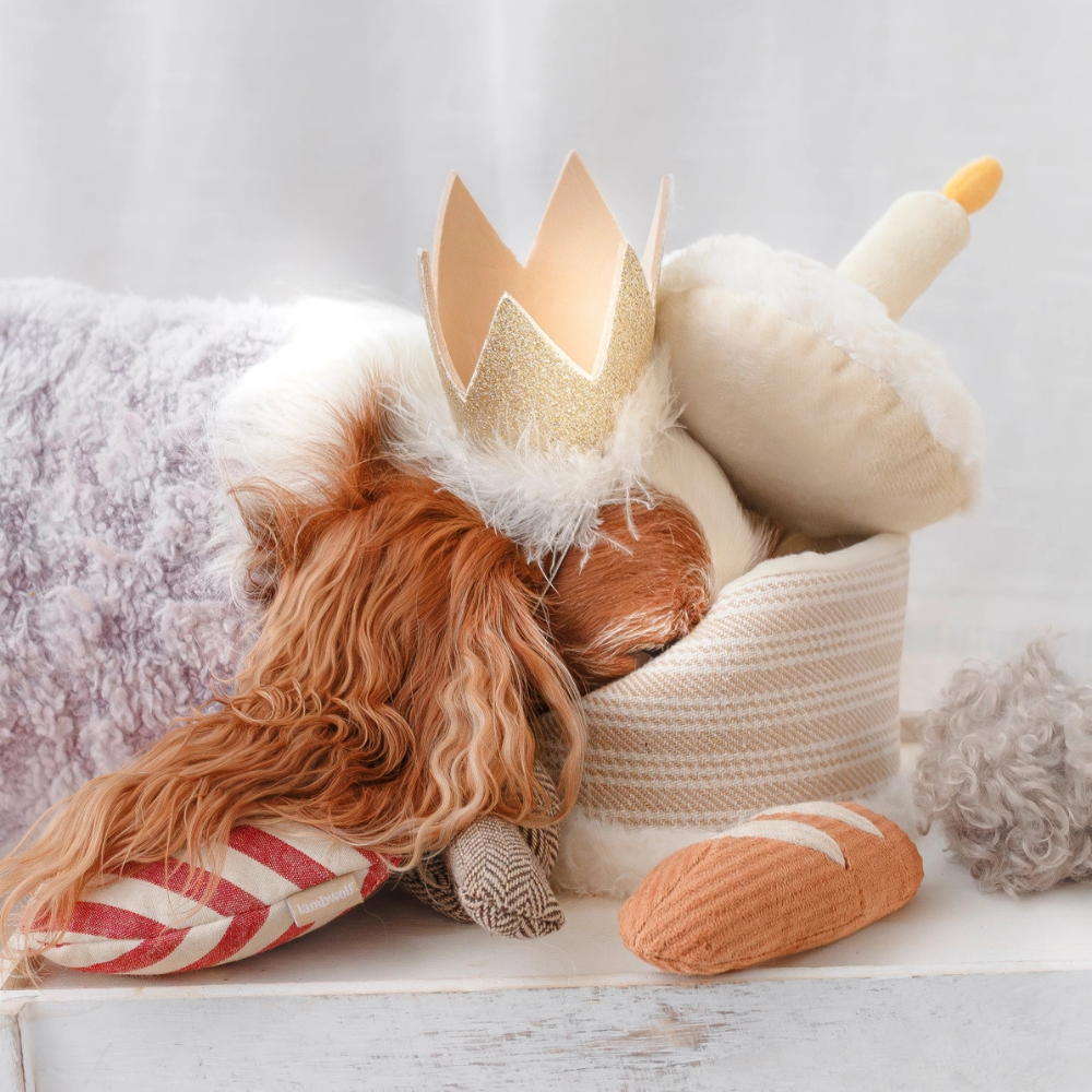 Hund mit Inhalt und Schnüffelspielzeug Geburtstagstorte - lambwolf collective