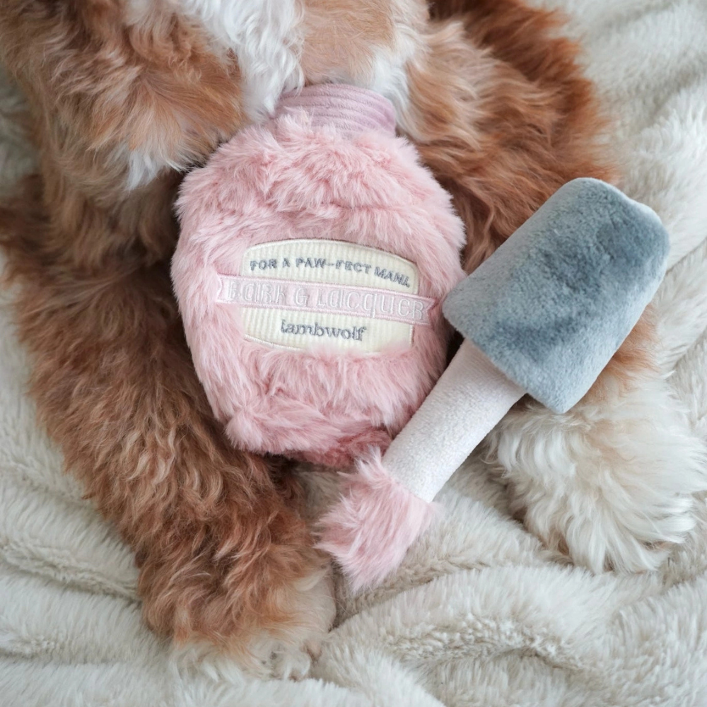 Hund mit Schnüffelspielzeug Nagellack - lambwolf collective