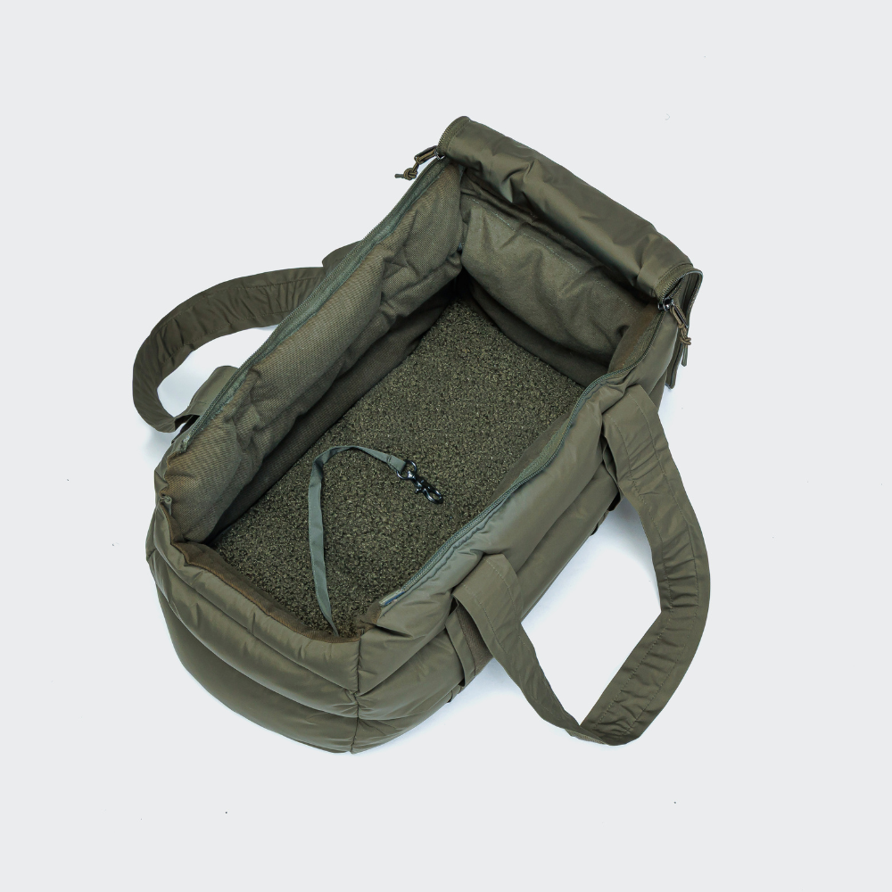Innenansicht Cloud7 Hundetasche Montreal Light Olive Minileine mit Karabiner