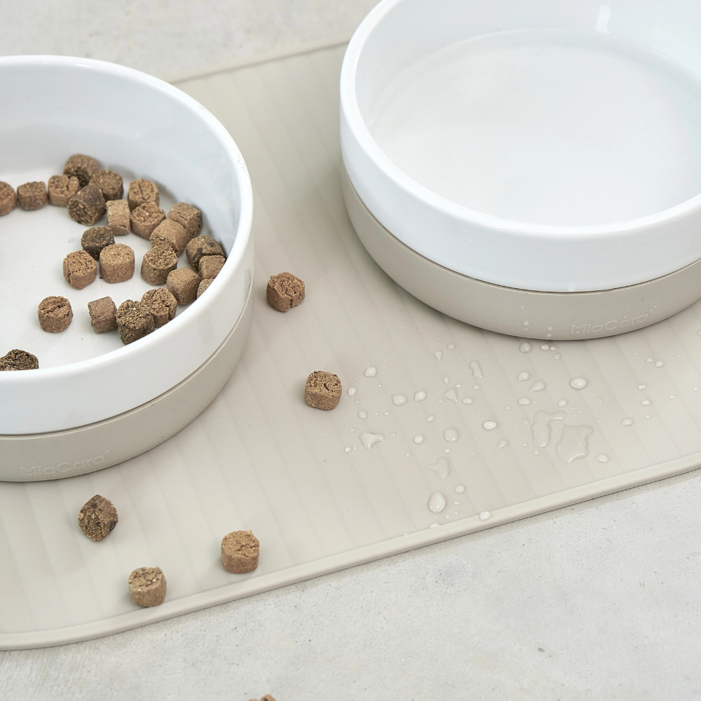 Näpfe auf MiaCara Hundenapfmatte Pasto Greige
