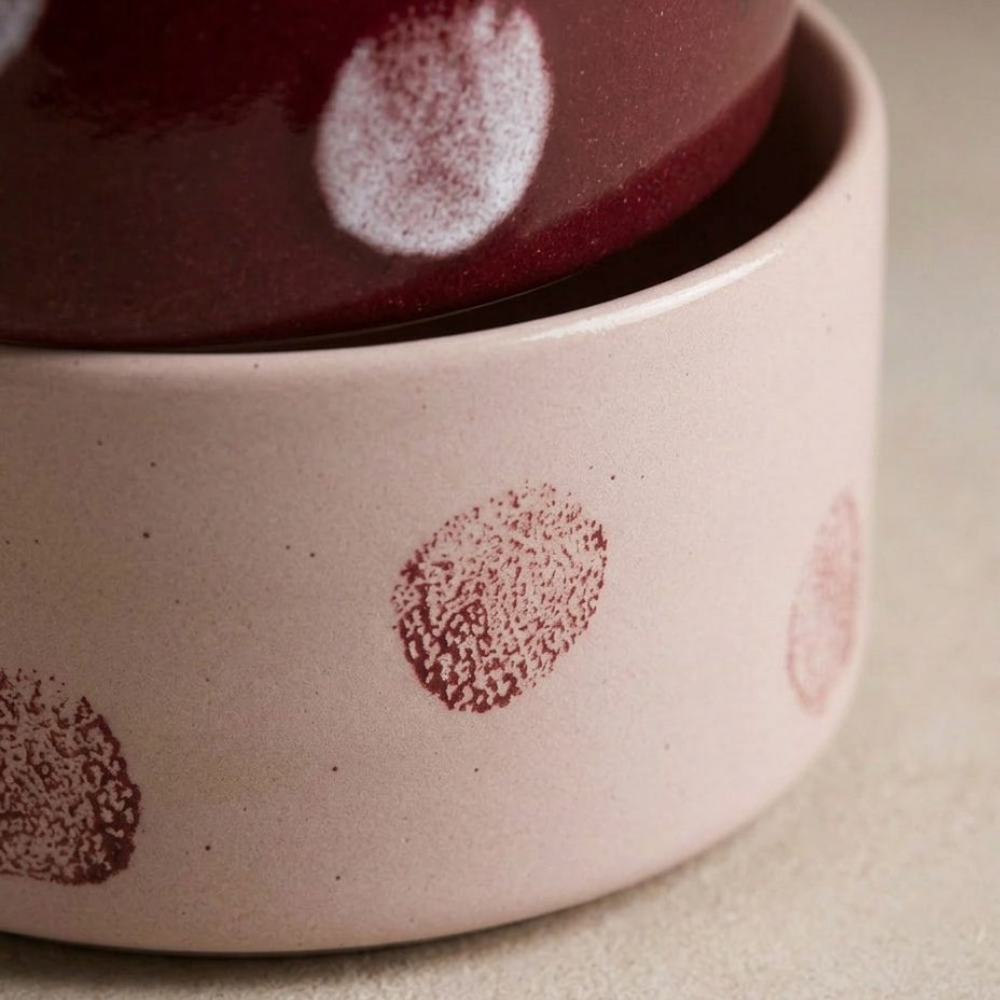 Nahaufnahme 2-teiliges Set Hundenapf POP DOT Burgundy & Rosa - egg back home