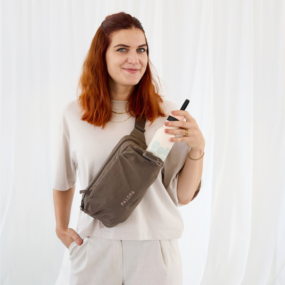PALOPA Bum Bag NERKI Crinkled Chocolate Tragebild