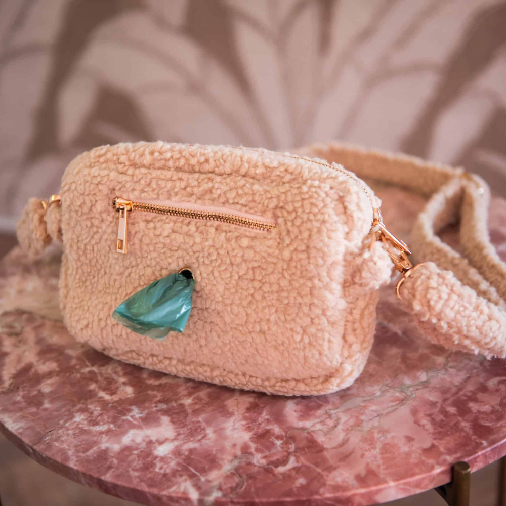 Rückseite mit Kotbeutelspender Gassitasche Fancy Dog Walking Bag TEDDY Beige - floofs & cookies