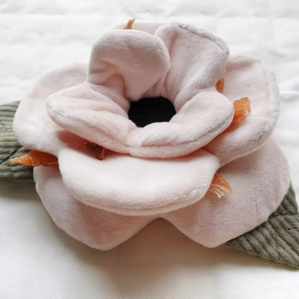 Schnüffelspielzeug POPPY Mohnblume mit Leckerlis - Lambwolf Collective