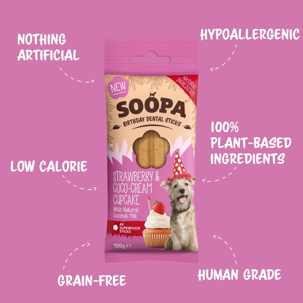 Vorderseite Hundeleckerli Erdbeer- und Kokoscreme-Cupcake Dental Sticks - Soopa
