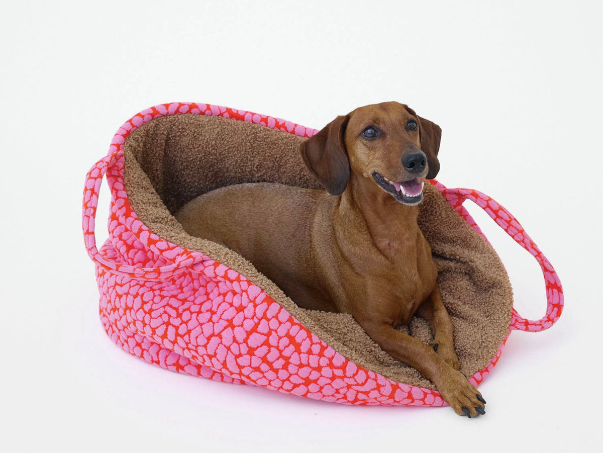 Lumiies The Studio Nest  mobiles Hundebett & Schlafsack in Pink Lava
