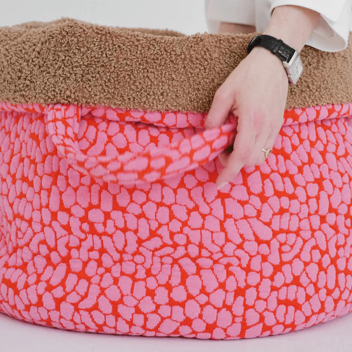 Lumiies The Studio Nest  mobiles Hundebett & Schlafsack in Pink Lava