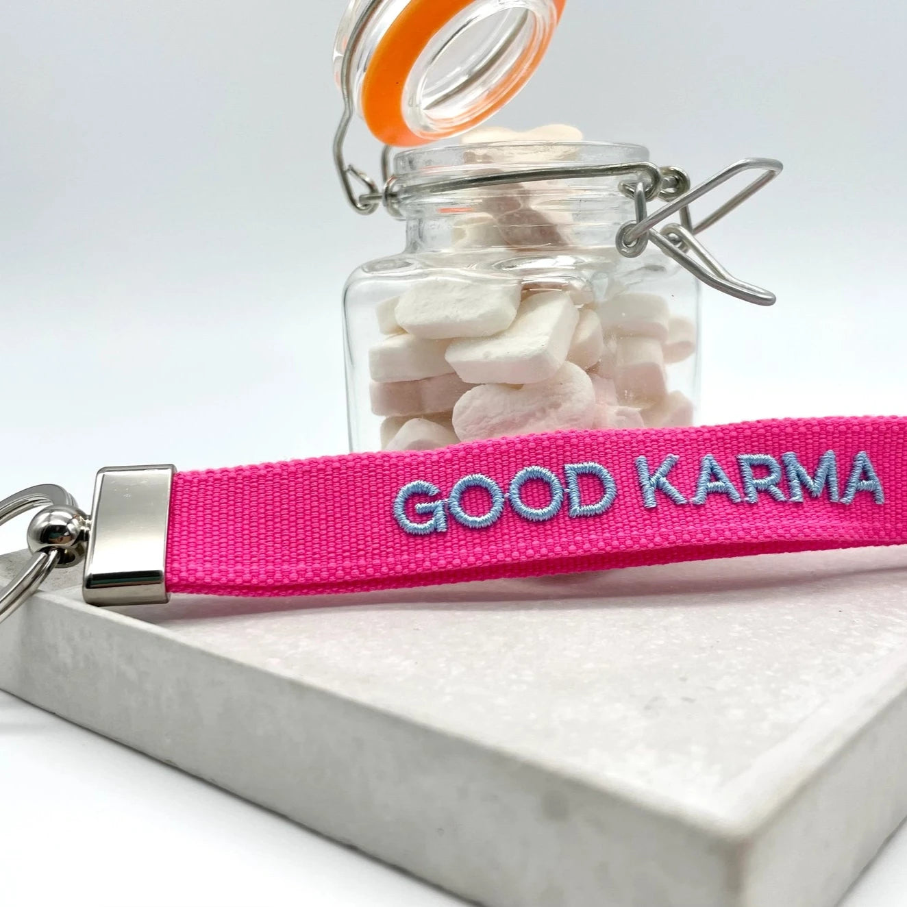 Statement Schlüsselanhänger GOOD KARMA PINK