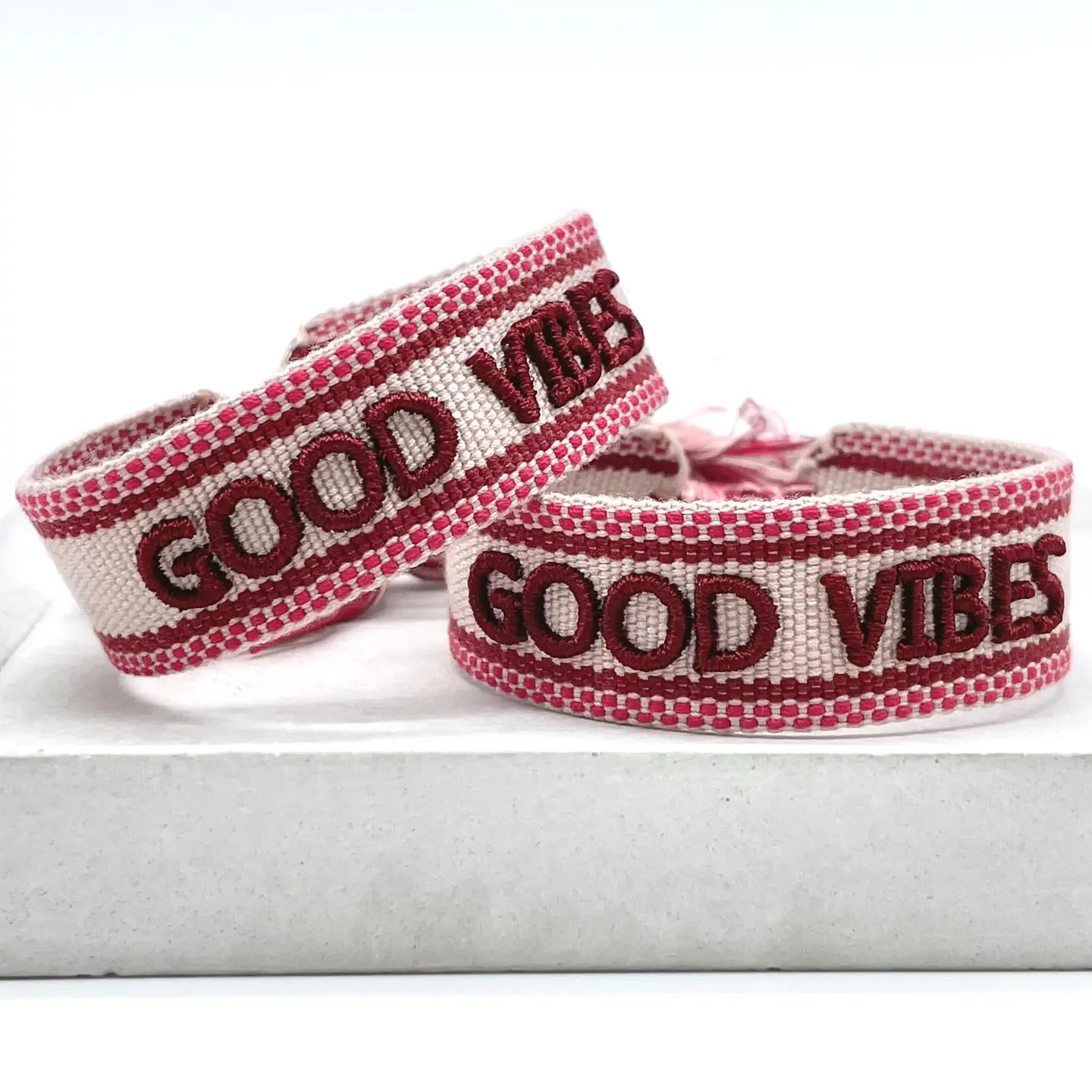 Statement Armband GOOD VIBES Bordeaux