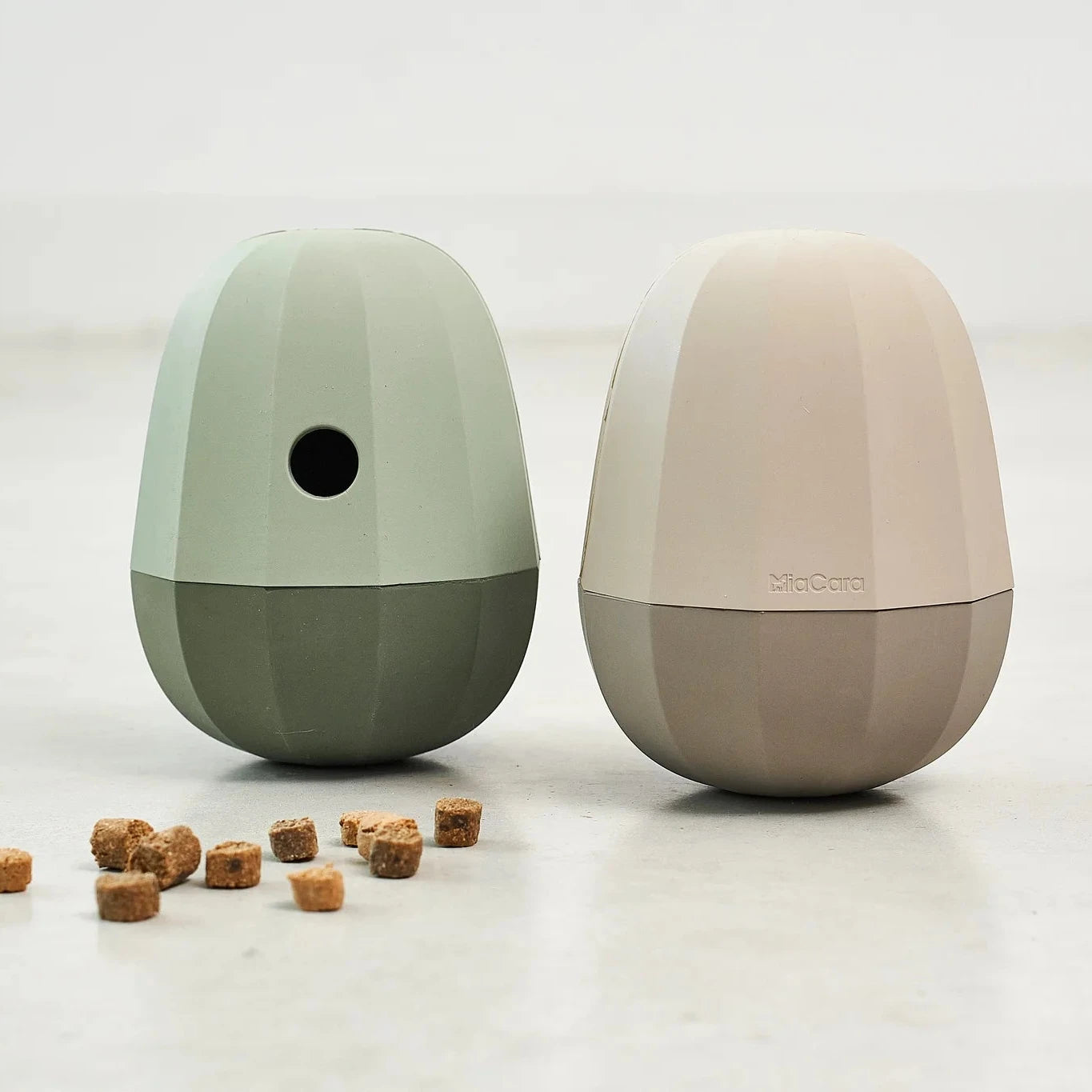 MiaCara Uovo Beschäftigungsspielzeug Greige
