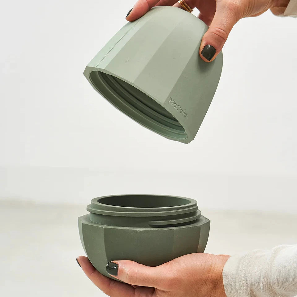 MiaCara Uovo Beschäftigungsspielzeug Greige