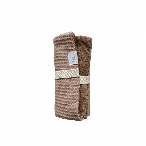 Goldhund Pfotenhandtuch paw towel mocha mousse leo