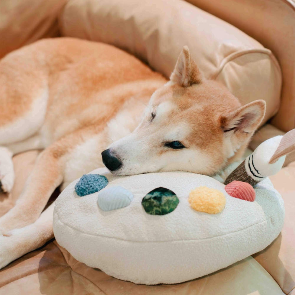schlafender Hund auf Hundespielzeug Farbpalette - lambwolf collective